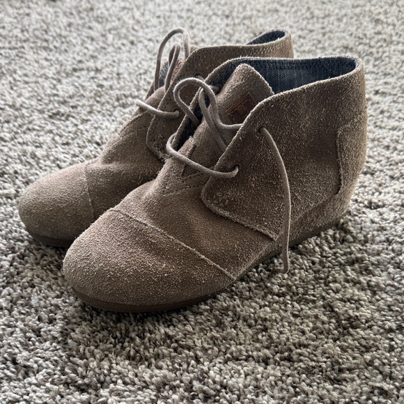 Toms Other - Toms Girls Tan Suede Ankle Boots